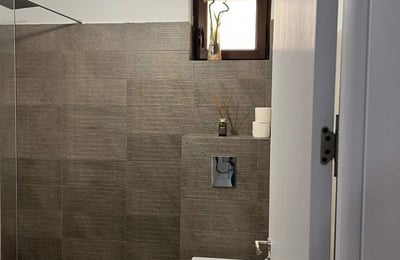 Alquiler de un cómodo apartamento amueblado de 2 habitaciones, 55 m², Constanța, Rumanía